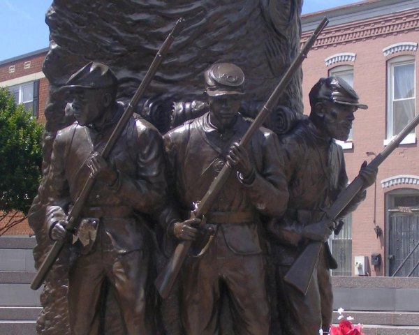 The African-American Civil War Memorial, also known as "The Spirit of Freedom," by Ed Hamilton, honors the service of 200,000 African-American soldiers and sailors during the Civil War. It is at the U Street Metro entrance.